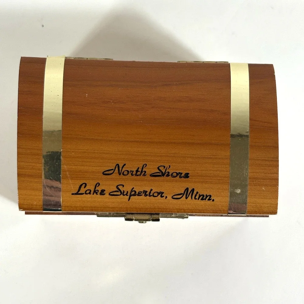 Small Cedar Treasure Chest Souvenir Lake Superior Minnesota North Shore Vintage